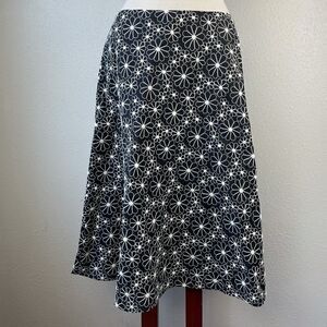 NWT Josephine Chaus Black & White Daisy Skirt